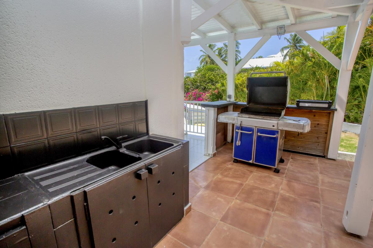 35.Location villa piscine vue mer St François Guadeloupe_barbecue